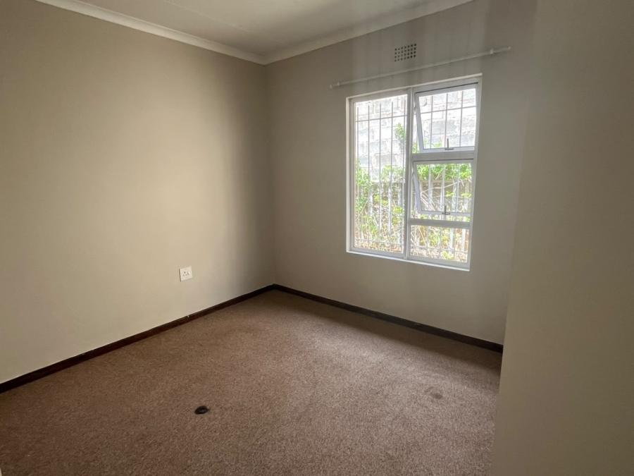 To Let 3 Bedroom Property for Rent in Southernwood Eastern Cape